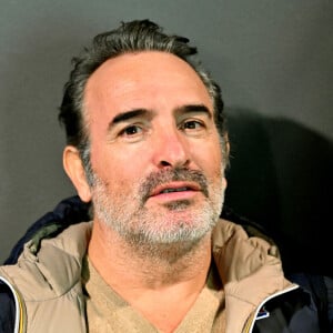 Son petit coin de paradis à lui.
Jean Dujardin lors de l'avant-première du film "Les Chemins Noirs", dans lequel il a le rôle principal, réalisé par Denis Imbert, au cinéma Pathé Gare du Sud à Nice, le 26 janvier 2023. Ce film adapté d'un roman de Sylvain Tesson, raconte le voyage d'un écrivain à travers la France rurale, du Mercantour au Cotentin. Il sortira en salle le 22 mars. © Bruno Bebert/Bestimage