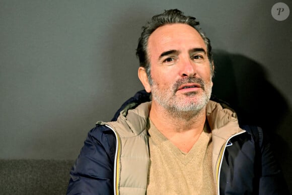 Son petit coin de paradis à lui.
Jean Dujardin lors de l'avant-première du film "Les Chemins Noirs", dans lequel il a le rôle principal, réalisé par Denis Imbert, au cinéma Pathé Gare du Sud à Nice, le 26 janvier 2023. Ce film adapté d'un roman de Sylvain Tesson, raconte le voyage d'un écrivain à travers la France rurale, du Mercantour au Cotentin. Il sortira en salle le 22 mars. © Bruno Bebert/Bestimage