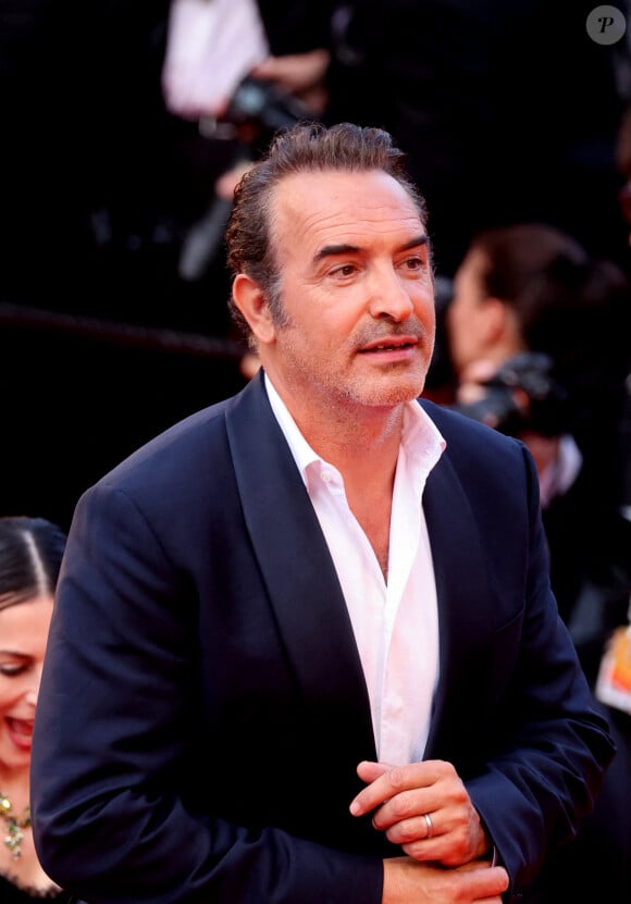 Jean Dujardin - Montée des marches du film " L'Innocent " lors du 75ème Festival International du Film de Cannes. Le 24 mai 2022 © Dominique Jacovides / Bestimage 