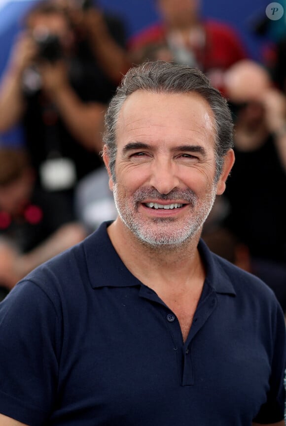 Jean Dujardin au photocall du film "Novembre" lors du 75ème Festival International du Film de Cannes, France, le 23 mai 2022. © Dominique Jacovides/Bestimage 