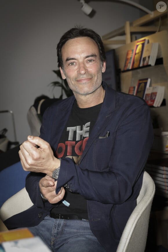 Anthony Delon, lors du Festival du Livre à Paris, France, le 14 avril 2024. © Jack Tribeca / Bestimage  Celebs at the Paris 2024 Book Festival at the Grand Palais Éphémère on april 14th 2024