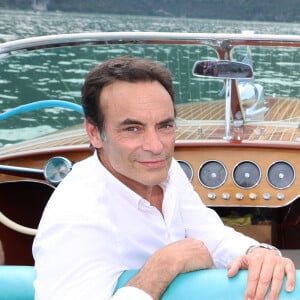 Anthony Delon est ravi de l'hommage qui se prépare pour son père Alain Delon
Exclusif - Rendez-vous avec Anthony Delon, en promenade en Riva sur le lac du Bourget à Aix-les-Bains, à l'occasion de la 3ème Edition du Cinéma Français et de la Gastronomie © Denis Guignebourg / Bestimage