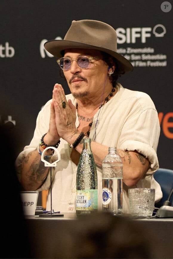 Il a enchaîné les retards au point que son staff a dû organiser une table ronde avec plusieurs journalistes en même temps, ce qu'ils ont refusé
Johnny Depp au festival de San Sebastian en septembre 2024 © Cordon Press / Bestimage