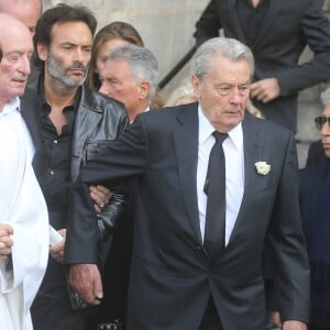 Pascal Desprez, Alain Delon, Anthony Delon - Sorties des obsèques de Mireille Darc en l'église Saint-Sulpice à Paris. Le 1er septembre 2017 