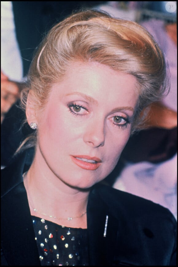 Frédéric Biousse et Guillaume Foucher ont tenu à respecter et préserver la passion de Catherine Deneuve pour le jardinage...
Archives Catherine Deneuve, 1980.