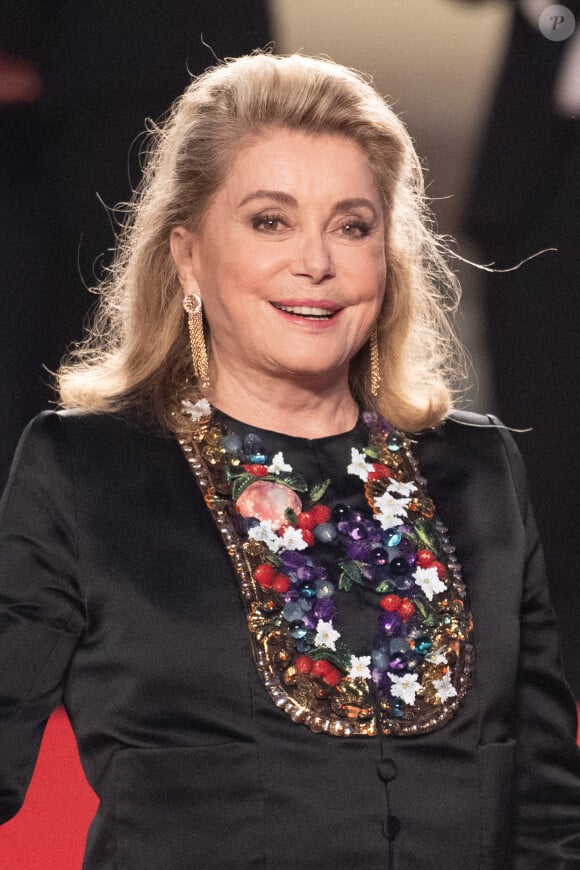 Catherine Deneuve assiste à l'avant-première de Marcello Mio dans le cadre du 77e Festival international du film de Cannes à Cannes, France, le 20 mai 2024. Photo par Aurore Marechal/ABACAPRESS.COM