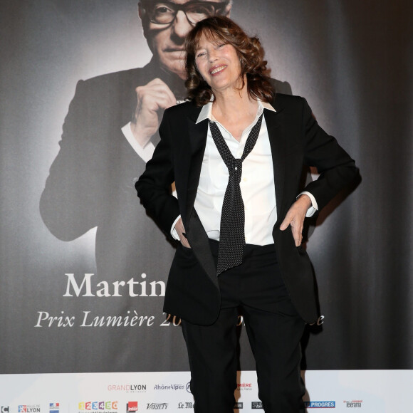 Elle confie : "On imagine beaucoup de choses fausses sur Jane. Elle était fidèle et elle n'a jamais pris de drogue. Elle a dû, en tout et pour tout, fumer quelques joints."
Jane Birkin - Photocall de la cérémonie de remise du prix Lumière à Martin Scorsese lors du festival Lumière 2015 (Grand Lyon Film Festival) à Lyon. Le 16 octobre 2015 