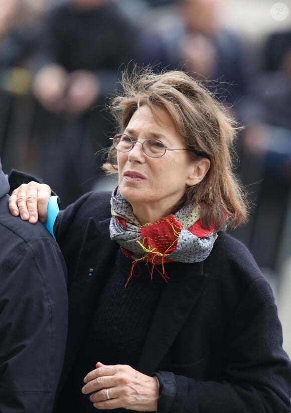 Jane Birkin - Obseques de Patrice Chereau en l'eglise Saint-Sulpice a Paris. Le 26 octobre 2013