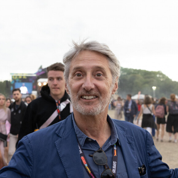 Antoine de Caunes en visite au festival Solidays 2022 à l'hippodrome ParisLongchamp le 26 juin 2022. © Jeremy Melloul/Bestimage 