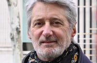 5e étage sans ascenseur : Antoine de Caunes ouvre les portes de son appartement qui lui donne l'impression d'être à Rome