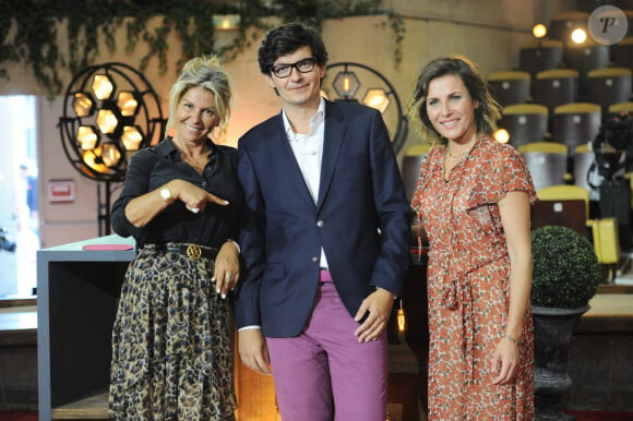 Exclusif - Caroline Margeridon, Pierre François Garcier et Marie du Sordet - Backstage de l'enregistrement de l'émission prime "Affaire conclue" dans les écuries du château de Chantilly, présentée par S.Davant et qui sera diffusée sur France 2 le 15 septembre 2020. Le 9 juillet 2020 © Guillaume Gaffiot / Bestimage