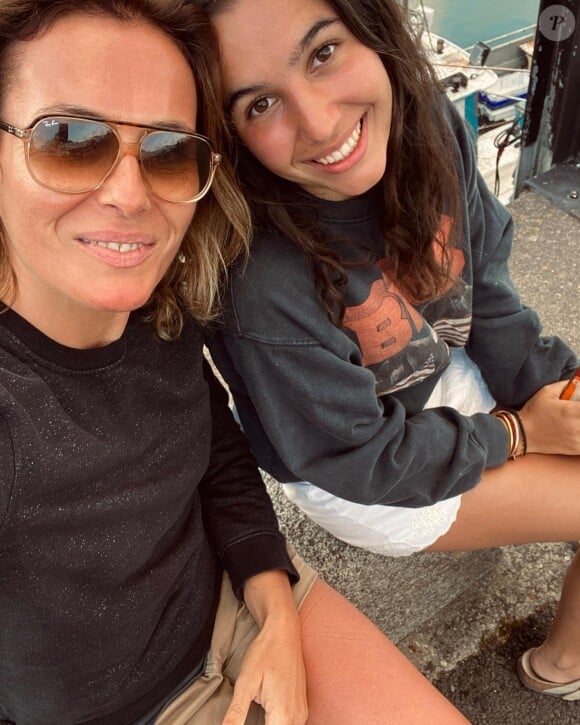 "Fermer les yeux et se dire que voilà... c'est reparti... Chaque dimanche soir, mon coeur se serre un peu lorsque nos enfants quittent la maison pour rejoindre l'internat ou l'université", déplore-t-elle sur Instagram
Marie du Sordet d'"Affaire conclue" dévoile une pause gourmande avec sa famille - Instagram, le 30 juillet 2023