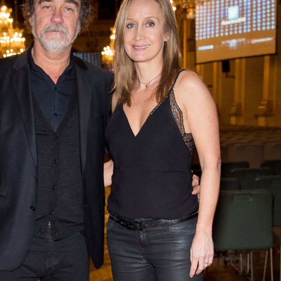 Olivier Marchal et sa femme Catherine - 21ème Cérémonie des Lauriers de la Radio et de la Télévision à l’Hôtel de Ville de Paris le 8 février 2016. 