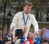 Léon Marchand - La "Parade des Champions" des Jeux Olympiques et Paralympiques de Paris2024, sur les Champs-Elysées. Paris, le 14 septembre 2024. © Eliot Blondet/Pool/Bestimage