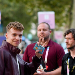 Léon Marchand - Arrivées à la finale de basketball "France vs USA" à l'Arena Bercy à Paris, lors des Jeux Olympiques Paris 2024. Le 10 août 2024 © Perusseau-Jacovides / Bestimage