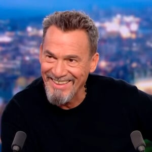 Florent Pagny, qui va beaucoup mieux, était l'invité de Gilles Bouleau aux 20 heures de TF1 le jeudi 16 novembre. © Captute TV TF1 via Bestimage