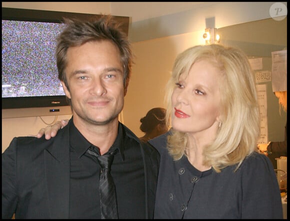 Un sentiment qu'elle a visiblement légué à son fils, lui qui, quelque temps avant elle, se trouvait aussi au micro de Léa Salamé
Exclusif - David Hallyday et Sylvie Vartan dans la loge après le concert de Sylvie Vartan à l'Olympia