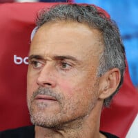 Une journaliste de Canal + rabaissée par Luis Enrique après la défaite du PSG, elle rétorque et sa réponse est parfaite