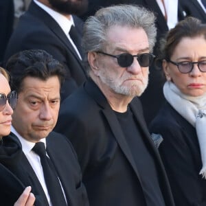 Un moment qu'il a très mal vécu 
Christelle Bardet et son compagnon Laurent Gerra, Eddy Mitchell et sa femme Muriel - Arrivées à l'hommage national à Charles Aznavour à l'Hôtel des Invalides à Paris. Le 5 octobre 2018 © Jacovides-Moreau / Bestimage 