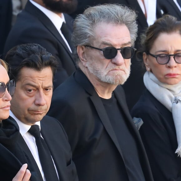 Un moment qu'il a très mal vécu 
Christelle Bardet et son compagnon Laurent Gerra, Eddy Mitchell et sa femme Muriel - Arrivées à l'hommage national à Charles Aznavour à l'Hôtel des Invalides à Paris. Le 5 octobre 2018 © Jacovides-Moreau / Bestimage 