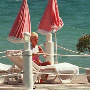 Ophélie Winter à Cannes à l'hôtel Martinez, en 1997