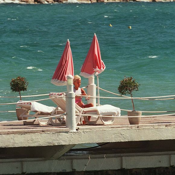 Ophélie Winter à Cannes à l'hôtel Martinez, en 1997