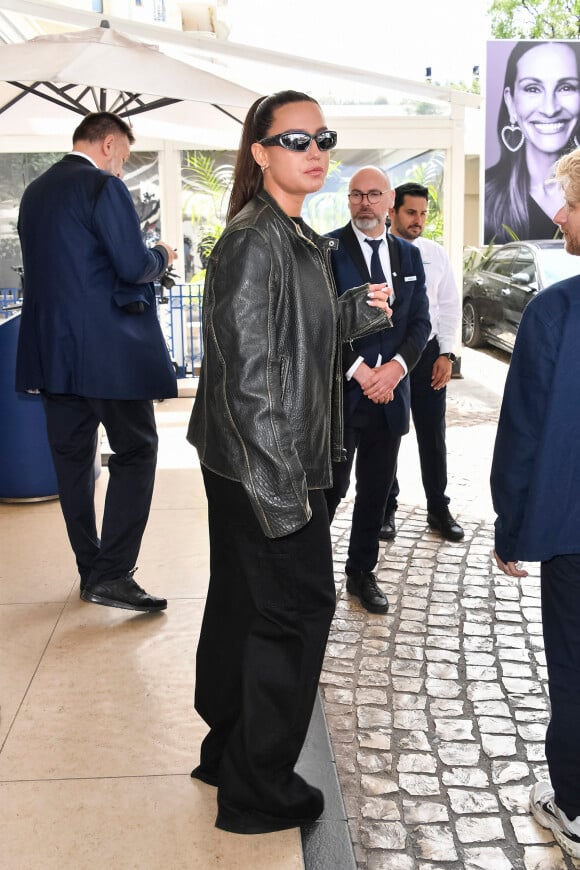 Adèle Exarchopoulos - Les célébrités rentrent et sortent de l'hôtel "Martinez" lors du 77ème Festival International du Film de Cannes, France, le 23 mai 2024. © Max Montingelli/SGP/Bestimage