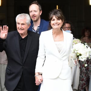 Lorsque son célèbre mari Claude Lelouch nous aura quittés 
Claude Lelouch et Valérie Perrin - Mariage de Claude Lelouch à la mairie du 18ème à Paris. Le 17 juin 2023