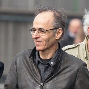 On le sait, Jean-Jacques Goldman est un homme bien.
Jean-Jacques Goldman lors des obseques de Veronique Colucci au cimetiere de Montrouge, Paris. Photo ABACAPRESS.COM