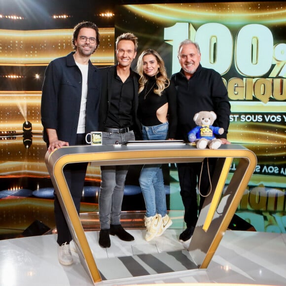 Nouvelle émission de "100% Logique"
Exclusif - Thomas Isle, Cyril Féraud, Clara Morgane, Philippe Risoli - Enregistrement de l'émission "100% Logique", présentée par C.Féraud sur France 2 © Christophe Clovis / Bestimage 