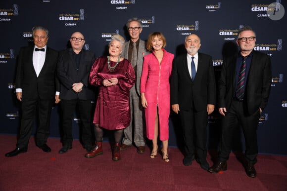 Christian Clavier, Michel Blanc, Josiane Balasko, Thierry Lhermitte, Marie-Anne Chazel, Gérard Jugnot et Bruno Moynot lors du photocall lors de la 46ème cérémonie des César à l'Olympia à Paris le 12 mars 2021 © Pascal le Segretain / Pool / Bestimage