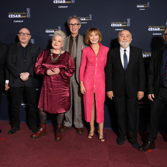 Christian Clavier, Michel Blanc, Josiane Balasko, Thierry Lhermitte, Marie-Anne Chazel, Gérard Jugnot et Bruno Moynot lors du photocall lors de la 46ème cérémonie des César à l'Olympia à Paris le 12 mars 2021 © Pascal le Segretain / Pool / Bestimage