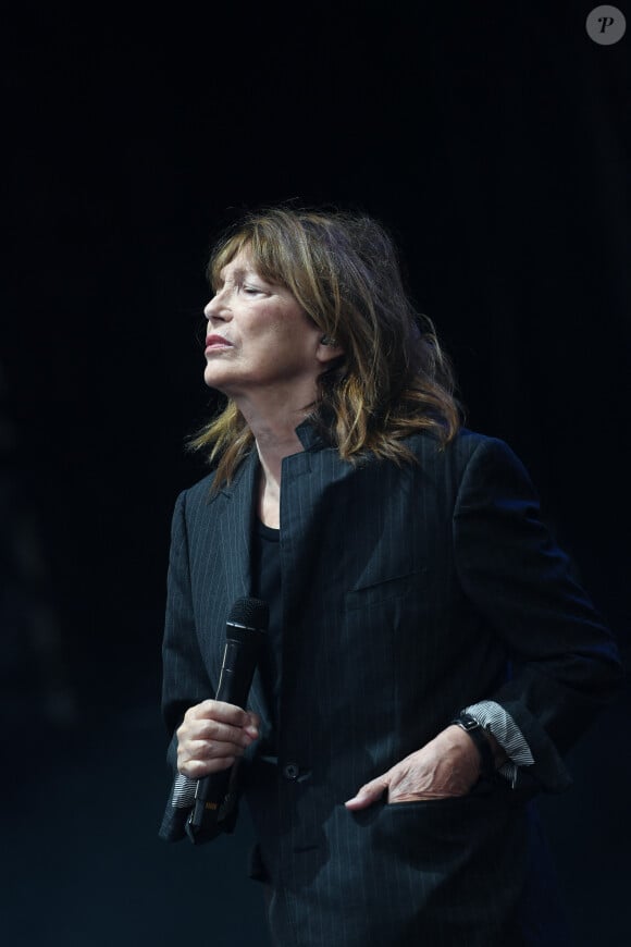 "Après sa mort, je suis retournée dans son appartement de la rue d'Assas, à Paris", explique-t-elle à Paris Match
 
Jane Birkin et Etienne Daho sur la scène du festival des Francofolies 2021 à la Rochelle, le 12 juillet 2021.