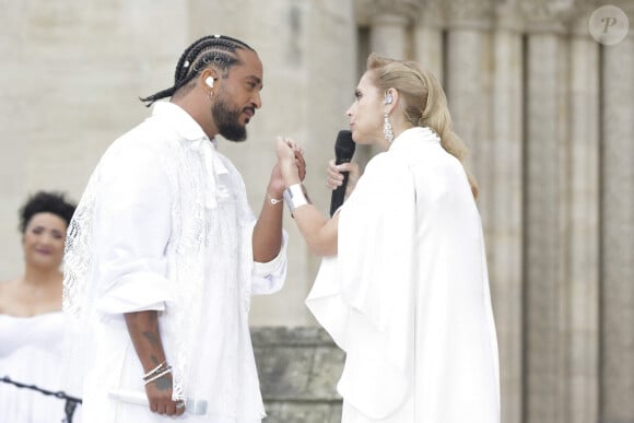 Slimane, Lara Fabian lors du dernier relais de La Flamme Olympiques avant la cérémonie d'ouverture des Jeux Olympiques (JO) de Paris 2024 à Saint-Denis, Seine Saint-Denis, France, le 26 juillet 2024. © Melloul-Tribeca/Bestimage