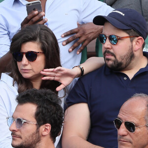 mais avec sa femme Sarah, il finance toute sa tournée.
Artus et Sarah Nasrallah dans les tribunes des internationaux de tennis de Roland Garros à Paris, France, le 3 juin 2018. © Dominique Jacovides - Cyril Moreau/Bestimage