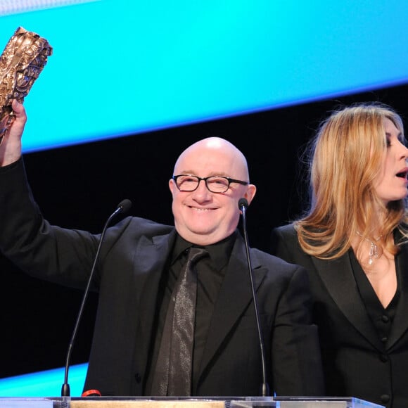 Le cinéma français perd un acteur césarisé capable de jouer aussi bien la comédie que le drame...
Mathilde Seigner et Michel Blanc lors de la 37e cérémonie des César du cinéma qui s'est tenue au théâtre du Chatelet à Paris, France, le 24 février 2012. Photo par Nicolas