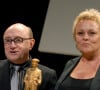 Multi récompensé au cours de sa carrière, c'était un acteur très populaire...
L'acteur français Michel Blanc et l'humoriste Muriel Robin assistent à la cérémonie de remise des prix Raimu, au Théâtre Pierre Cardin, à Paris, France, le 18 décembre 2006. Les Prix Raimu récompensent les meilleurs acteurs, réalisateurs et producteurs de bandes dessinées françaises de l'année.