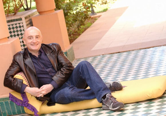 Il avait notamment ses habitudes pour l'apéro dans un bar du quartier où il passait son temps à converser avec les gens et observer le monde qui l'entourait
L'acteur français Michel Blanc participe à un photo call lors de l'édition 2005 du Festival International du Film de Marrakech au Maroc, le 14 novembre 2005. Photo par Bruno