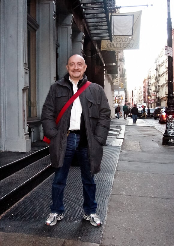 Il avait notamment ses habitudes pour l'apéro dans un bar du quartier où il passait son temps à converser avec les gens et observer le monde qui l'entourait
L'acteur français Michel Blanc participe à un photo call lors de l'édition 2005 du Festival International du Film de Marrakech au Maroc, le 14 novembre 2005. Photo par Bruno