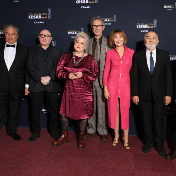 Rétro - Décès de Michel Blanc - Christian Clavier, Michel Blanc, Josiane Balasko, Thierry Lhermitte, Marie-Anne Chazel, Gérard Jugnot et Bruno Moynot lors du photocall lors de la 46ème cérémonie des César à l’Olympia à Paris le 12 mars 2021 © Pascal le Segretain / Pool / Bestimage  Celebs arrive on the red carpet at the Cesar Film Awards 2021 Ceremony At Olympia In Paris on March 12th, 2021 in Paris, France 