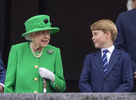  "j'ai décidé, parce que ma femme faisait de la chimiothérapie, que je ne voulais pas risquer de ramener du Covid à la maison"
La reine Elisabeth II d'Angleterre, Le prince George de Cambridge - Jubilé de platine de la reine Elisabeth II d'Angleterre à Bukingham Palace à Londres, le 5 juin 2022. 