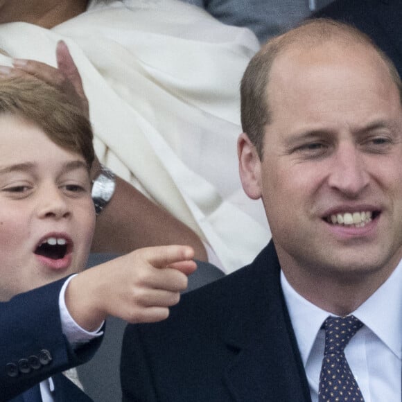 Le prince William, duc de Cambridge, le prince George - La famille royale d'Angleterre lors de la parade devant le palais de Buckingham, à l'occasion du jubilé de la reine d'Angleterre. le 5 juin 2022