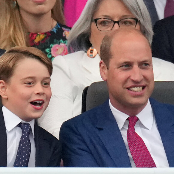 Le prince George et le prince William, duc de Cambridge - La famille royale d'Angleterre au concert du jubilé de platine de la reine d'Angleterre au palais de Buckingham à Londres. Le 4 juin 2022 