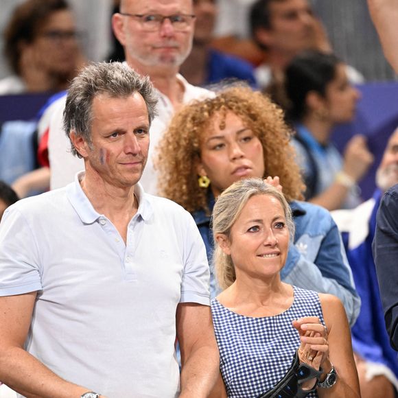 Anne-Sophie Lapix et son mari Arthur Sadoun dans les tribunes de la finale Hommes "France vs Pologne" de volley-ball lors des Jeux Olympiques Paris 2024. Le 10 août 2024 © P.Perusseau-D.Jacovides / Bestimage 