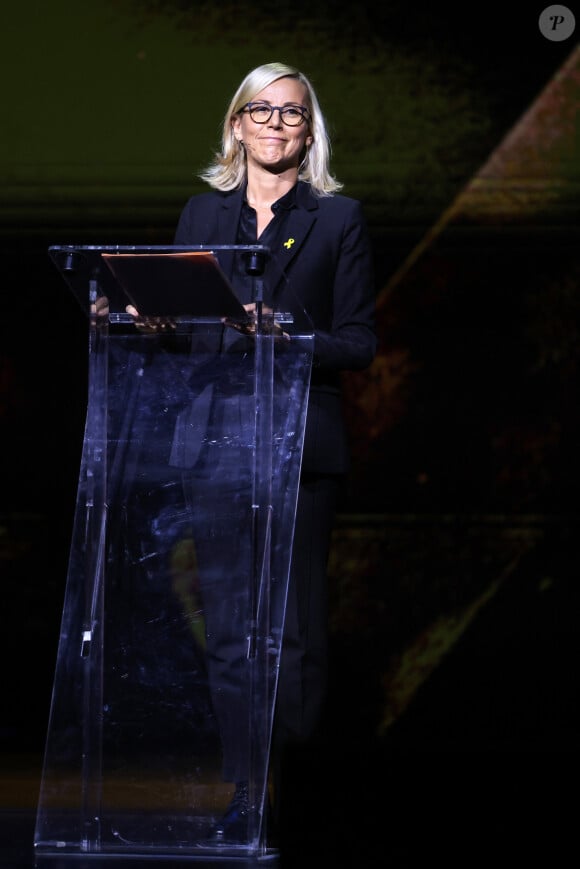 Laurence Ferrari a, elle aussi, pris la parole après avoir observé une minute de silence avec toute la salle du Dôme, dans le 15ème arrondissement de Paris.
La journaliste, Laurence Ferrari lors d'une cérémonie organisée par le Conseil des institutions juives de France (CRIF) en hommage aux victimes des attentats du Hamas du 7 octobre 2023 contre Israël, à l'occasion du premier anniversaire de l'événement, à Paris, le 7 octobre 2024. © Stéphane Lemouton / Bestimage