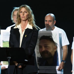 L'actrice Sandrine Kiberlain lors d'une cérémonie organisée par le Conseil des institutions juives de France (CRIF) en hommage aux victimes des attentats du Hamas du 7 octobre 2023 contre Israël, à l'occasion du premier anniversaire de l'événement, à Paris, le 7 octobre 2024. © Stéphane Lemouton / Bestimage