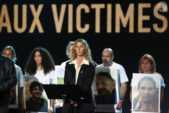 L'actrice Sandrine Kiberlain lors d'une cérémonie organisée par le Conseil des institutions juives de France (CRIF) en hommage aux victimes des attentats du Hamas du 7 octobre 2023 contre Israël, à l'occasion du premier anniversaire de l'événement, à Paris, le 7 octobre 2024. © Stéphane Lemouton / Bestimage