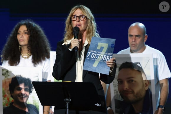 L'actrice Sandrine Kiberlain lors d'une cérémonie organisée par le Conseil des institutions juives de France (CRIF) en hommage aux victimes des attentats du Hamas du 7 octobre 2023 contre Israël, à l'occasion du premier anniversaire de l'événement, à Paris, le 7 octobre 2024. © Stéphane Lemouton / Bestimage