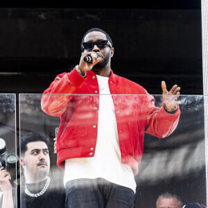 Le maire de New York, Eric Adams remet la clé de la ville de New York au rappeur Sean Combs (Puff Daddy, Puffy, Diddy, P. Diddy) sur Times Square à New York City, New York, Etats-Unis, le 15 septembre 2023. © Michael Brochstein/ZUMA Press/Bestimage