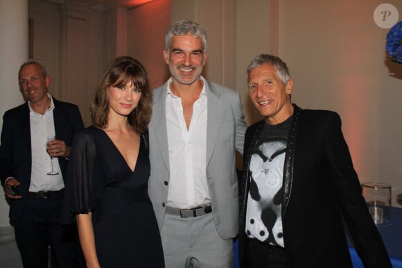 Alice Dufour, François Vincentelli et Nagui lors de la soirée de gala "Enfance Majuscule" au profit de l'enfance maltraitée à la Salle Gaveau à Paris le 7 octobre 2024. Enfance Majuscule milite activement pour une libération de la parole des victimes, et pour une réelle prise en compte par les pouvoirs publics des violences et des maltraitances quotidiennes subies par les enfants. © Philippe Baldini / Bestimage 